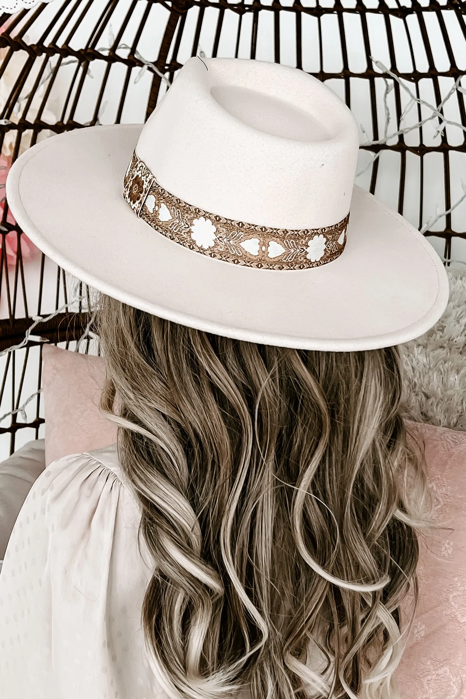 Acoustic Sunrise Embroidered Band Wide Brim Hat (Ivory)