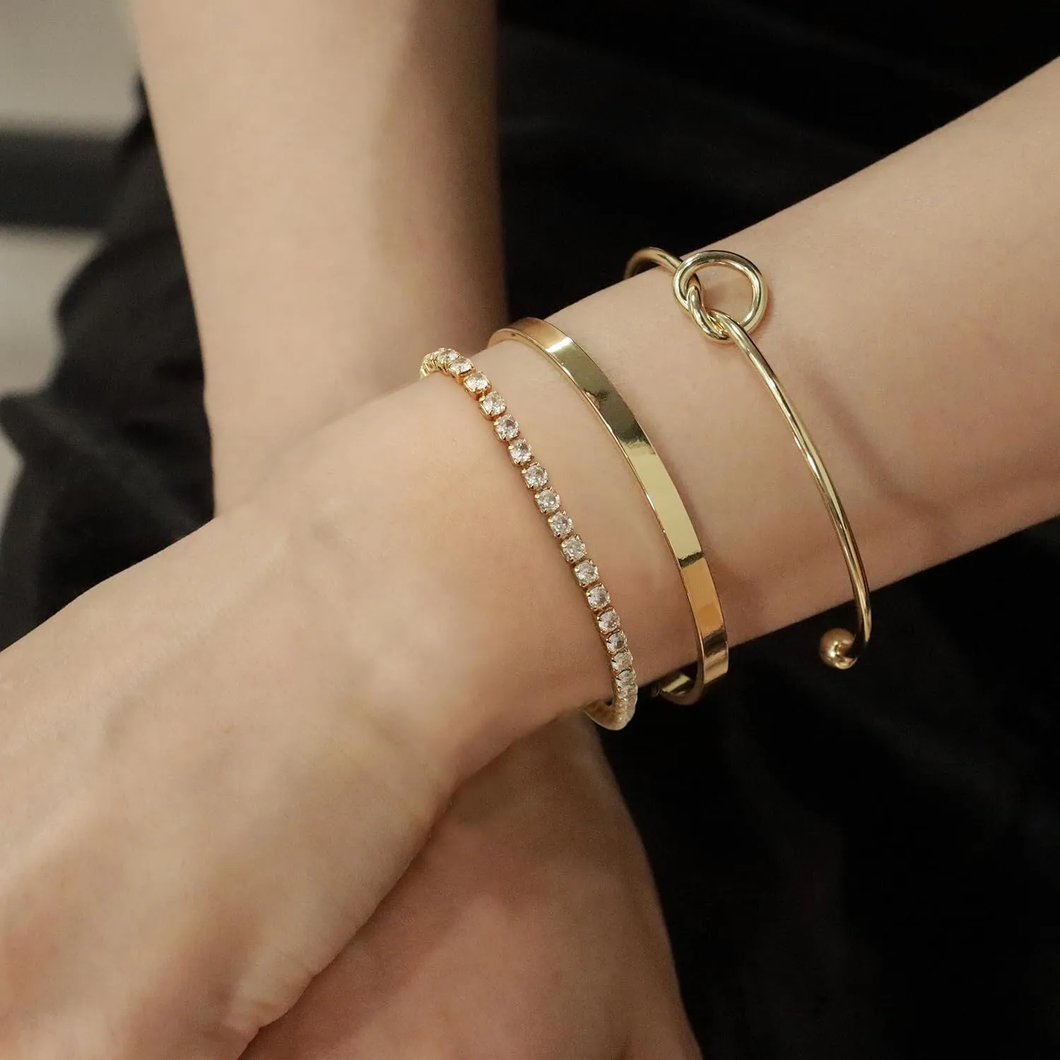 Reoxvo 14K Gold Plated Bangle Cuff Bracelets for Women Non Tarnish Gold Bracelet Stack Jewelry Set for Women Trendy