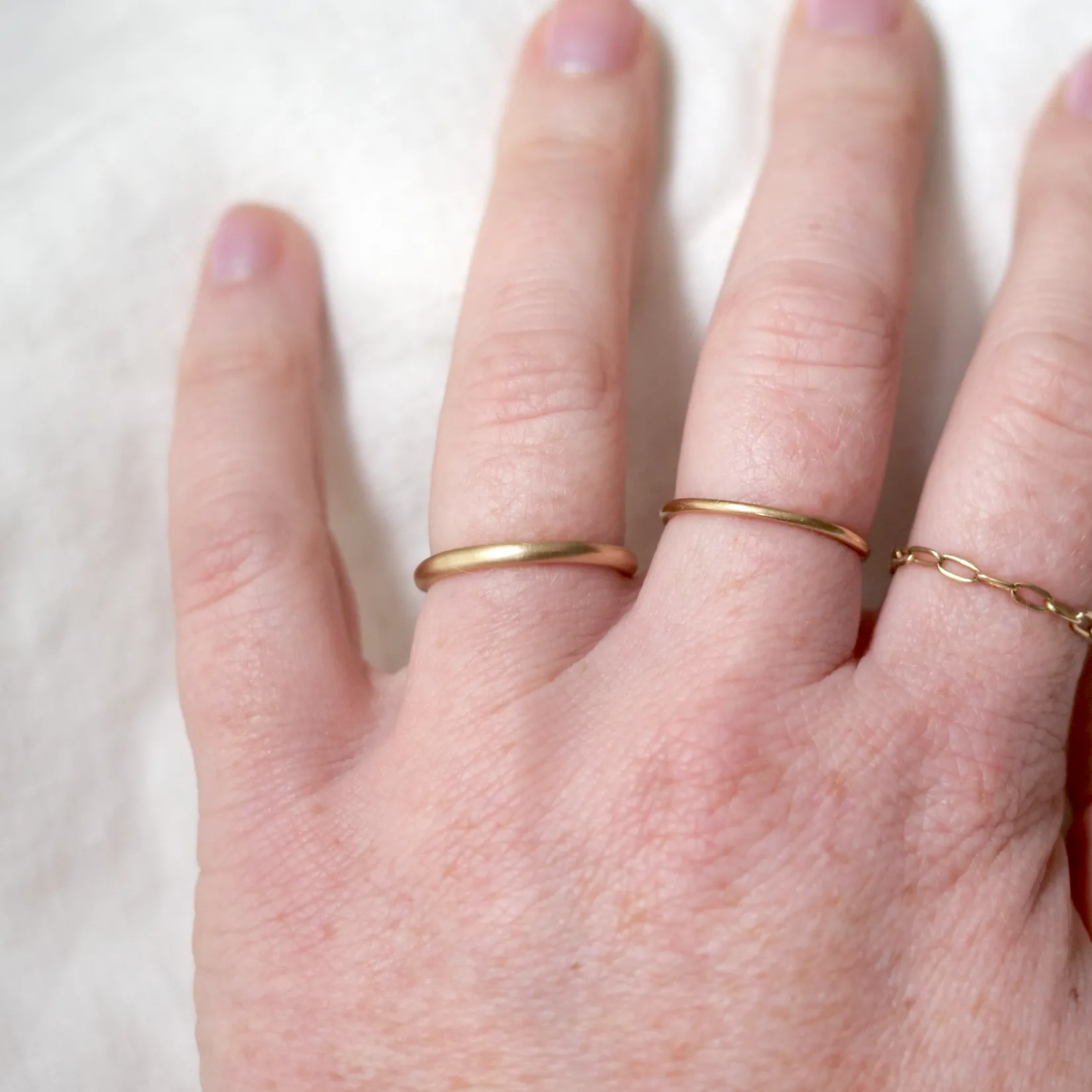 Round 2mm Band